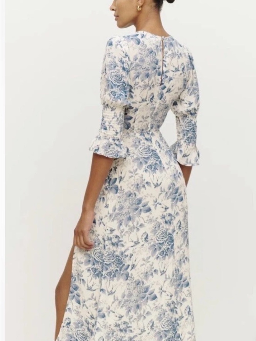 Reformation Carolena Midi Dress in blue floral print - Picture 4 of 13